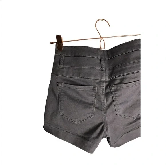 Refuge | High Rise Pin up vibe Triple Button Up Shorts gray - Picture 4 of 8